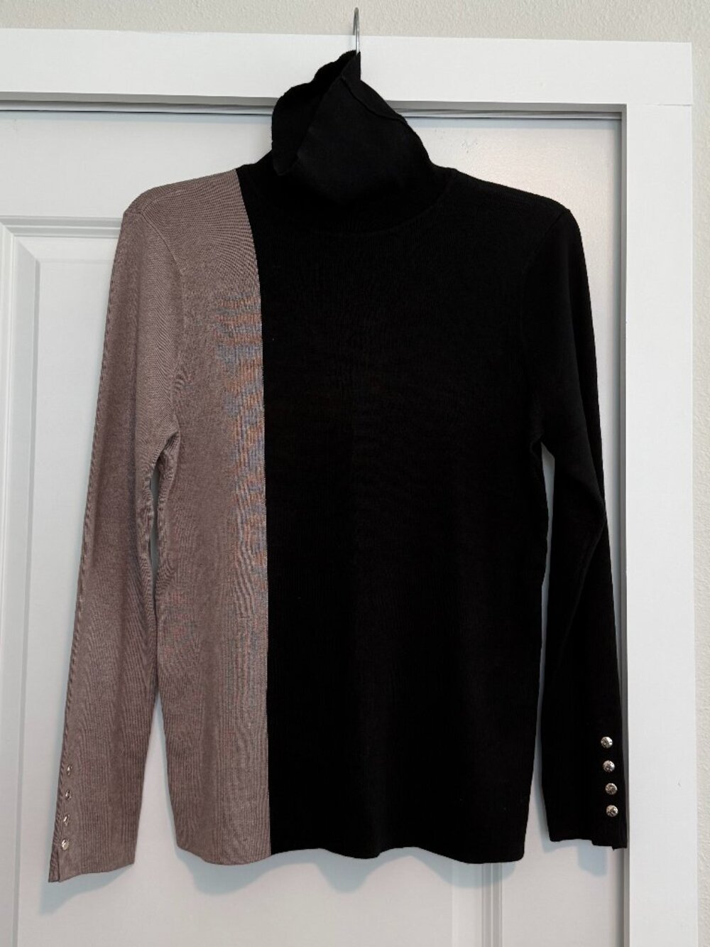 Chico's Black & Tan Colorblock Sweater Medium Like New Condition